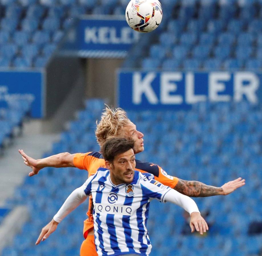 Las mejores imágenes del partido entre la Real Sociedad y el Valencia CF en el Reale Arena