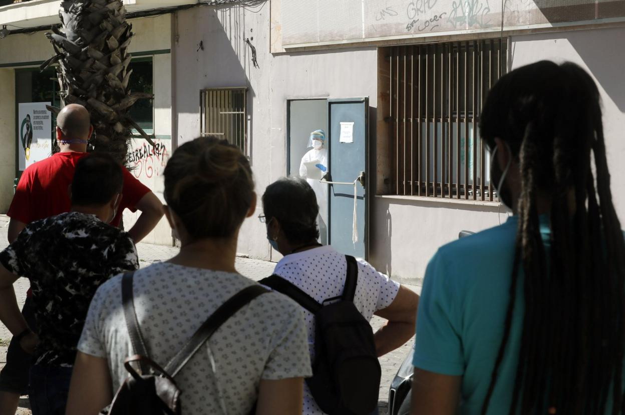 Pruebas PCR en el centro de salud de Ingeniero Joaquín Benlloch en Valencia. irene marsilla