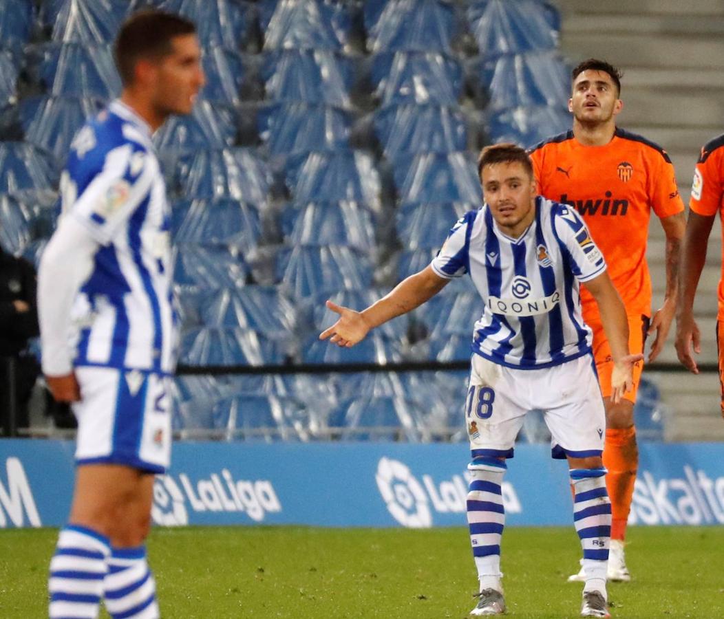 Las mejores imágenes del partido entre la Real Sociedad y el Valencia CF en el Reale Arena