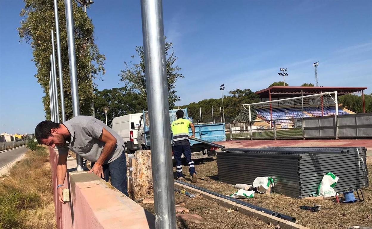 Manises inicia la reparación del polideportivo por los daños de la última DANA