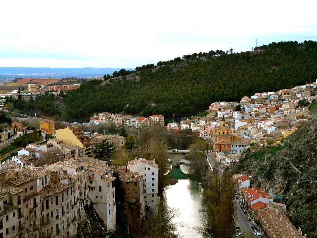 Y sin perder tampoco la oportunidad de cruzar el puente de San Pablo, un puente viga que cruza el río Huécar, otra de las maravillas del casco histórico de la ciudad.