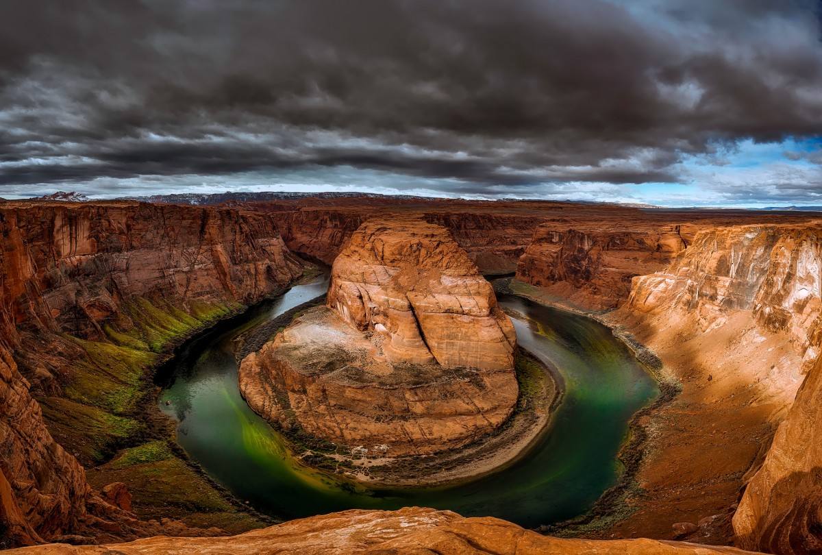 Las Olas (Arizona) | Estas formaciones de roca arenisca marcan una especie de olas por las que son conocidas a nivel mundial. Son uno de los lugares más visitados por los turistas en EE.UU por el impresionante espectáculo visual que ofrecen.