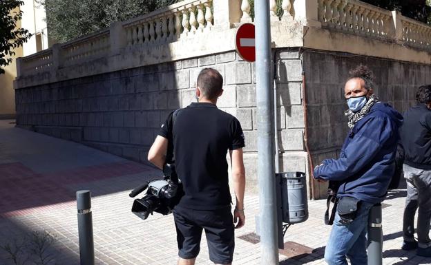 Los medios esperana ante el Juzgado 1 de Ontinyent que los acusados pasen a disposición judicial esta mañana. 