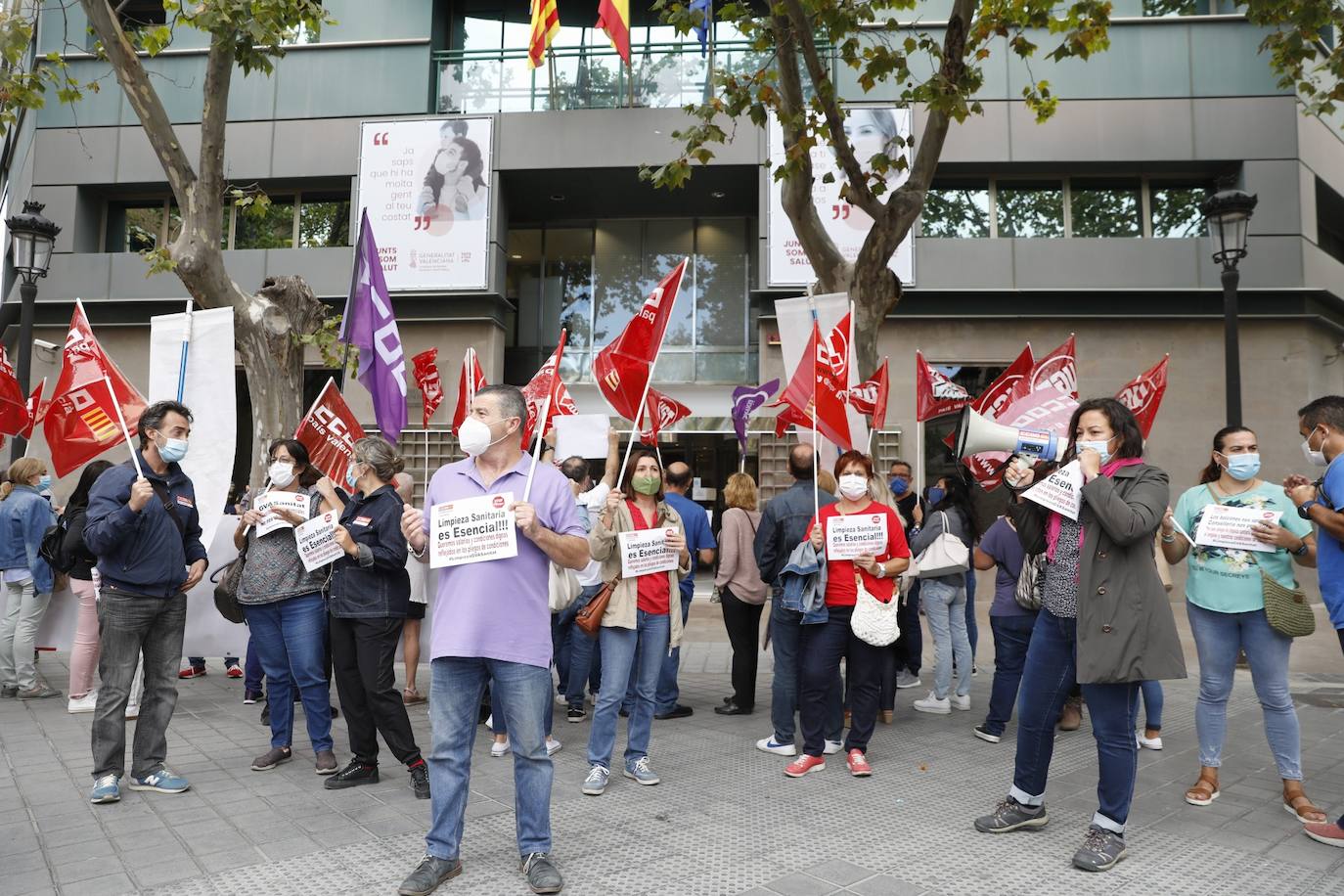 Concentración en Valencia del personal de limpieza de hospitales y centros de salud