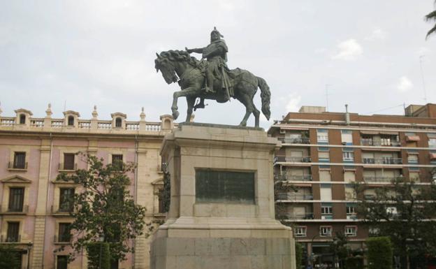 Estatua de Jaume I en el Parterre. 