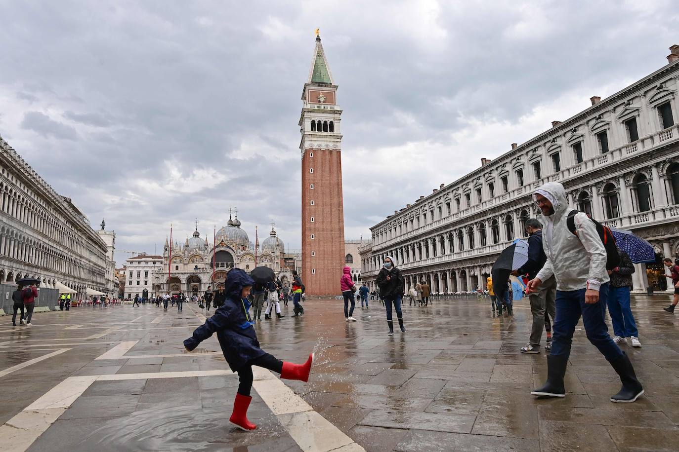 "Hoy es un día de esperanza", confesó el Patriarca de Venecia, Francesco Moraglia, que ha movilizado recursos para restaurar el magnífico monumento.