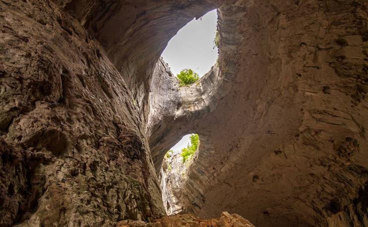 La espectacular cueva de 'los ojos de Dios'