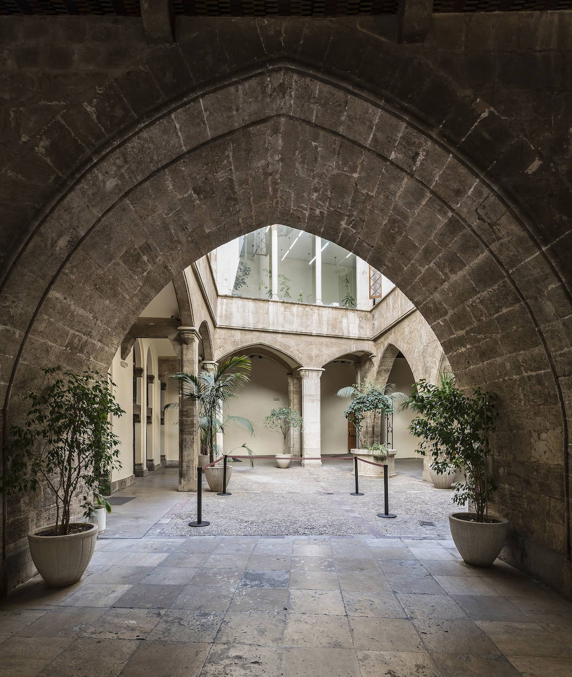 3. Palacio del Almirante. Es la actual sede de la Conselleria de Hacienda. 