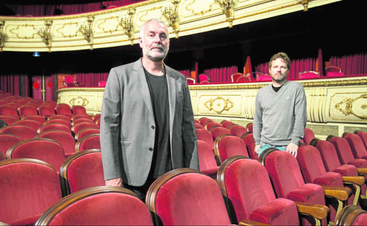 Jorge Martí y Pau Roca, integrantes de La Habitación Roja, ayer en el teatro Principal de Valencia. 