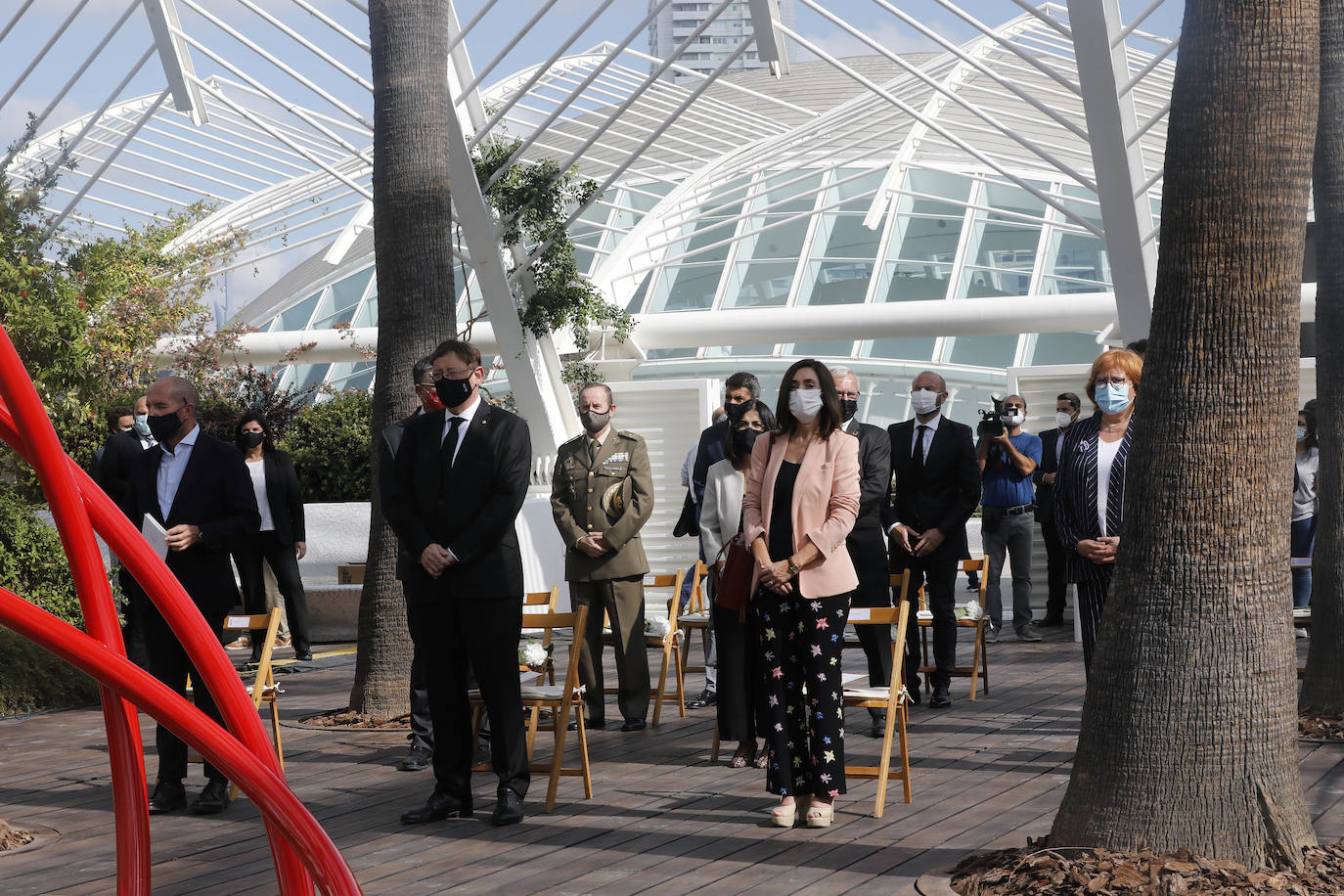 El homenaje, presidido en l'Umbracle por el presidente de la Generalitat, Ximo Puig, cuenta como eje central con la presentación de una escultura elaborada con tierra de las 33 comarcas de la Comunitat