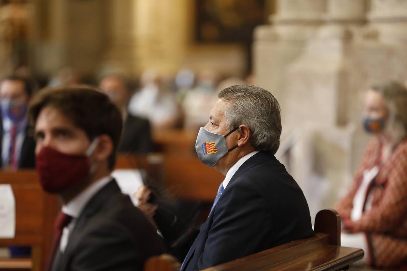 La Comunitat Valenciana celebra su día grande con muchas diferencias respecto a años anteriores: este 9 d'Octubre está marcado por la pandemia del coronavirus. A pesar de ellos, se han realizado los actos institucionales en el Palau de la Generalitat y el Ayuntamiento, el 'Te Deum' en la Catedral e incluso los músicos han puesto acordes al 9 d'Octubre desde las calles y los balcones. 