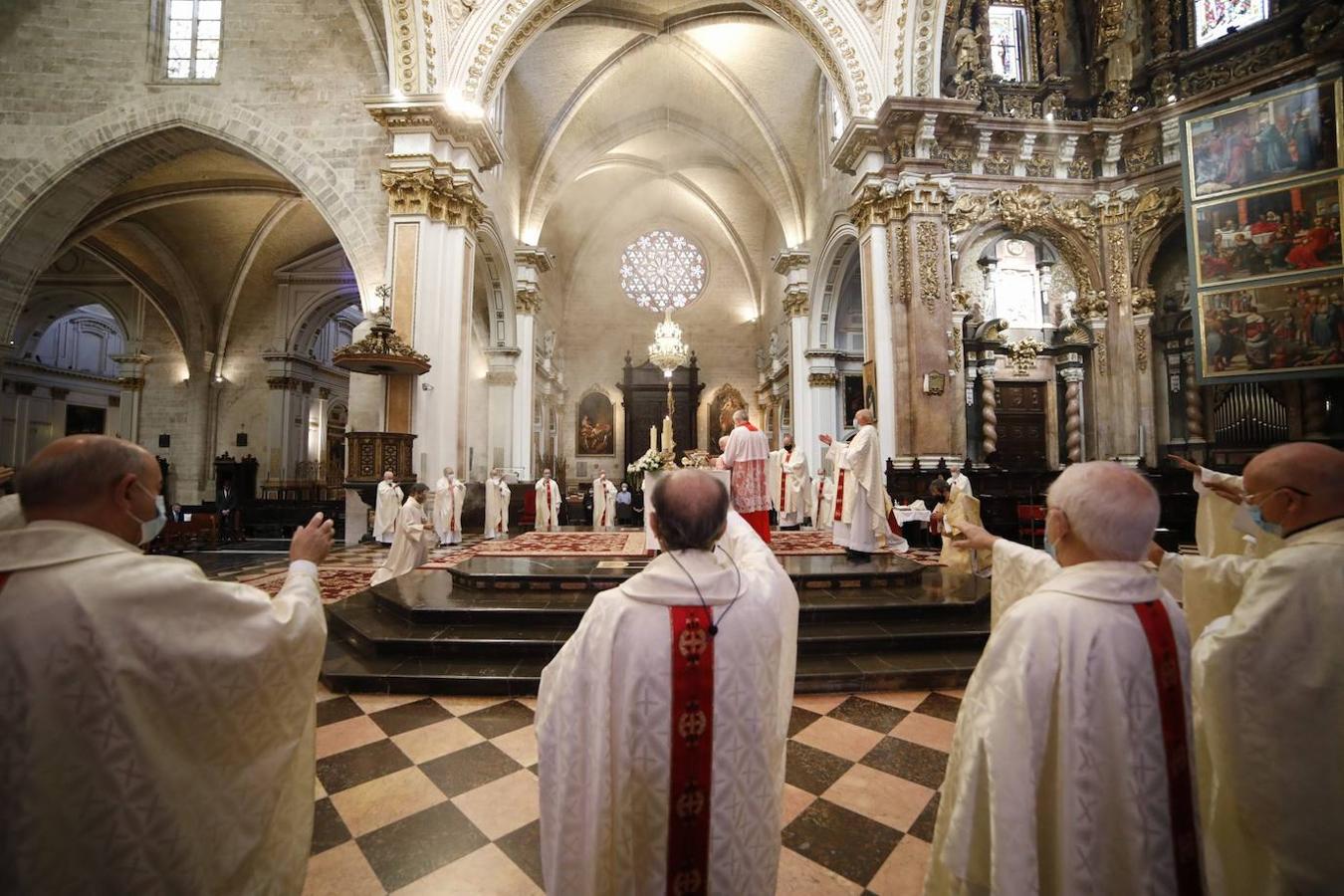 La celebración del 'Te Deum' apartada del programa oficial de actos del Ayuntamiento llena la Catedral de Valencia cumpliendo con las medidas sanitarias