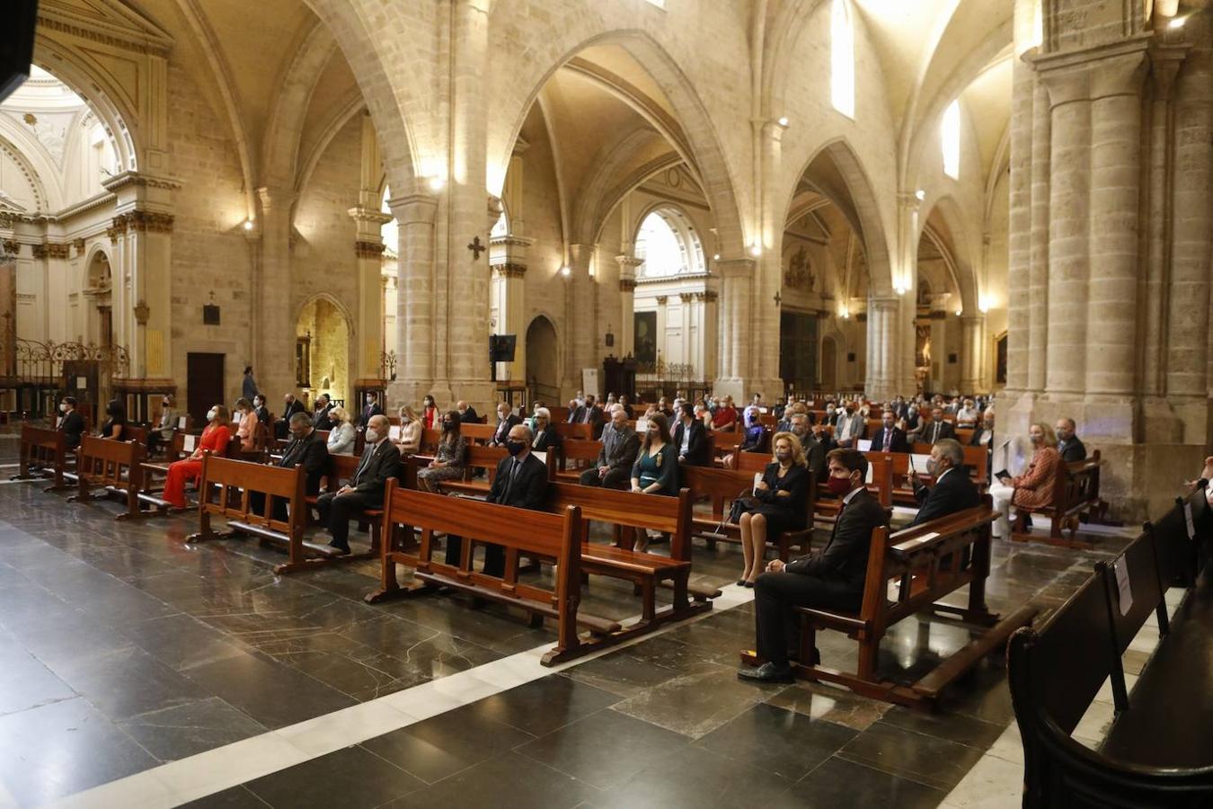 La celebración del 'Te Deum' apartada del programa oficial de actos del Ayuntamiento llena la Catedral de Valencia cumpliendo con las medidas sanitarias