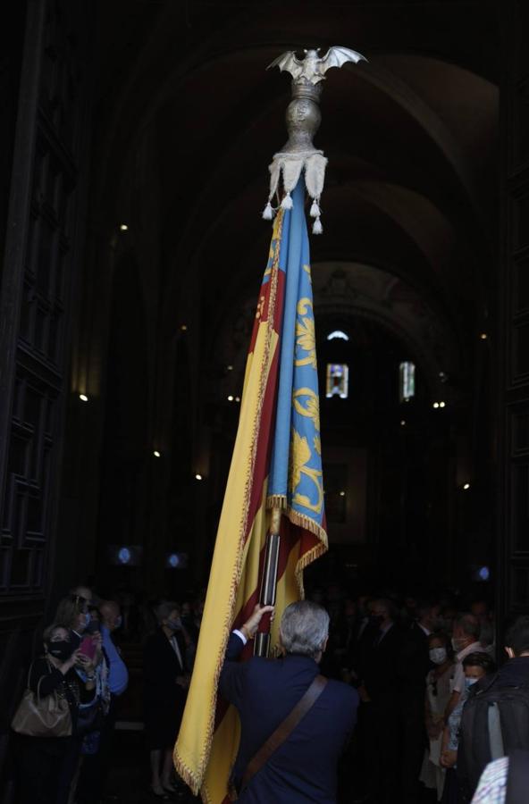 La celebración del 'Te Deum' apartada del programa oficial de actos del Ayuntamiento llena la Catedral de Valencia cumpliendo con las medidas sanitarias