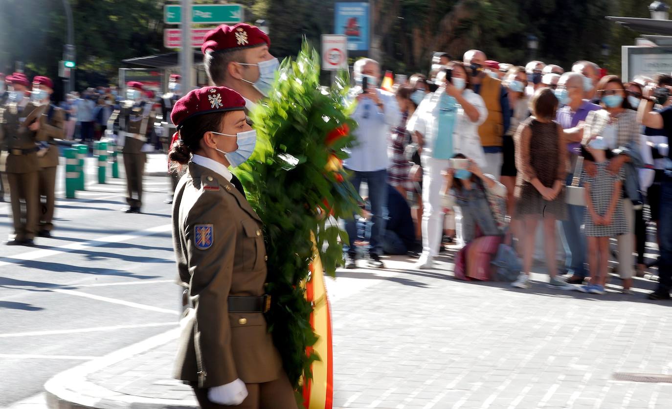 El Cuartel General Terrestre de Alta Disponibilidad y de Despliegue Rápido de la OTAN ha celebrado este lunes el Día de la Fiesta Nacional en su sede del Acuartelamiento Santo Domingo, antigua Capitanía General de Valencia. Este año, debido a la pandemia de coronavirus, el acto ha transcurrido con restricciones de acceso y entre medidas de seguridad. 