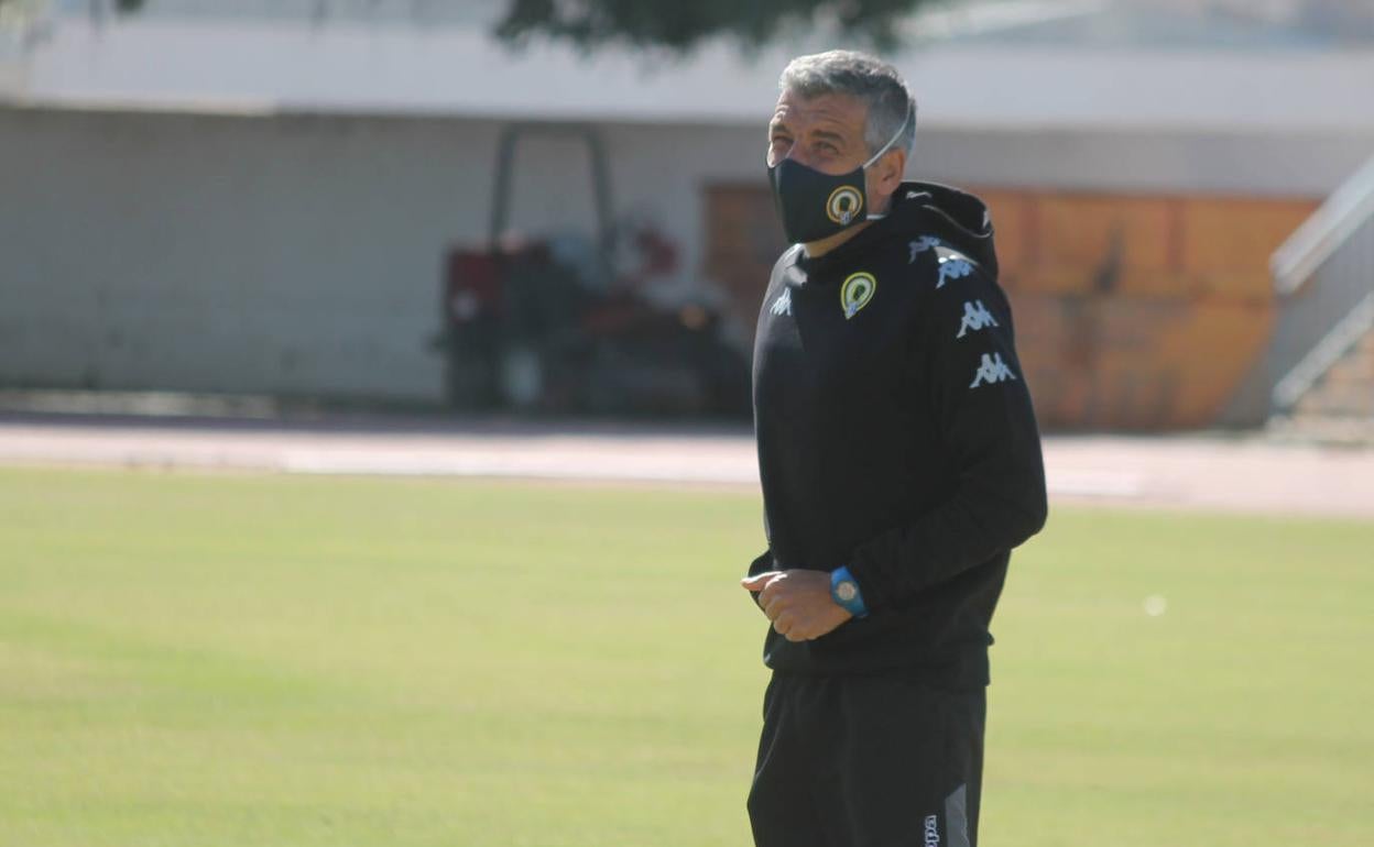 Cubillo está aislado en su domicilio desde el miércoles cuando se confirmaron dos positivos en la plantilla. 