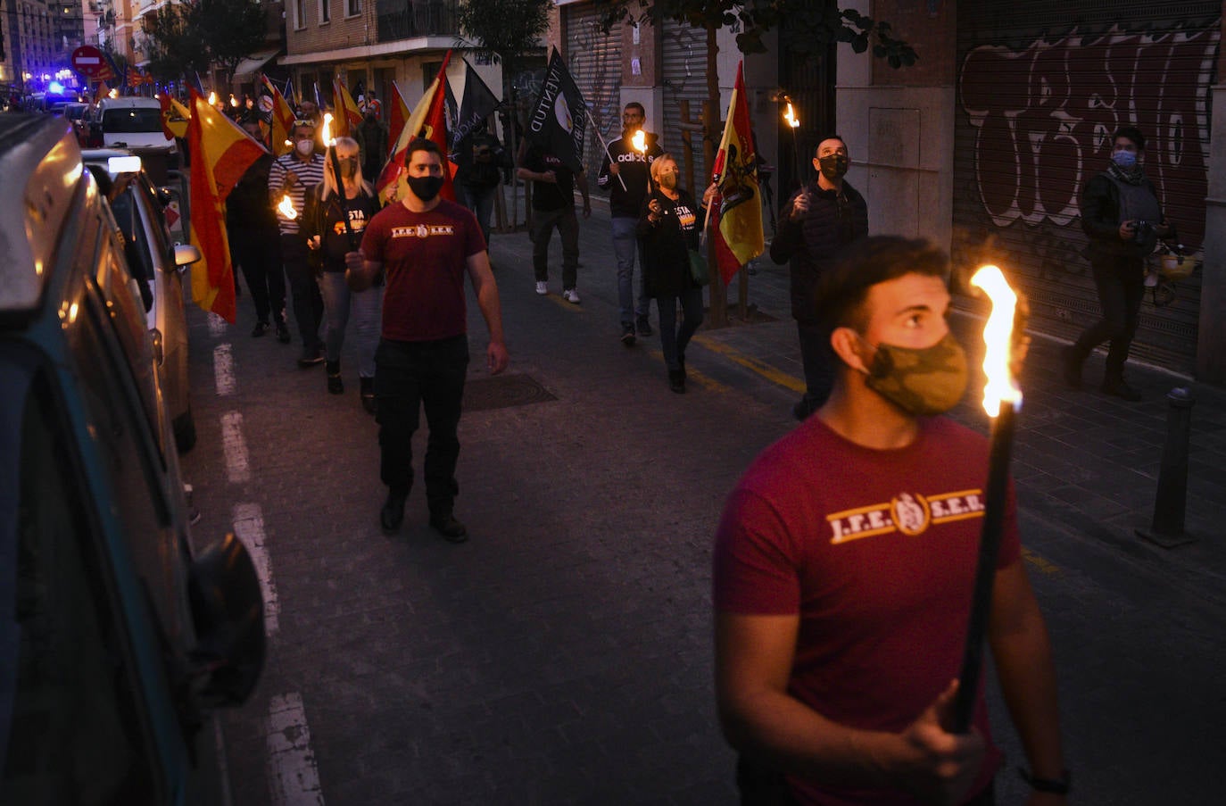 Un fuerte dispositivo policial rodeó ayer el barrio de Benimaclet para evitar el encuentro de dos manifestaciones de ideología contraria convocadas en esta zona de la ciudad con motivo de la festividad del 12 de octubre.