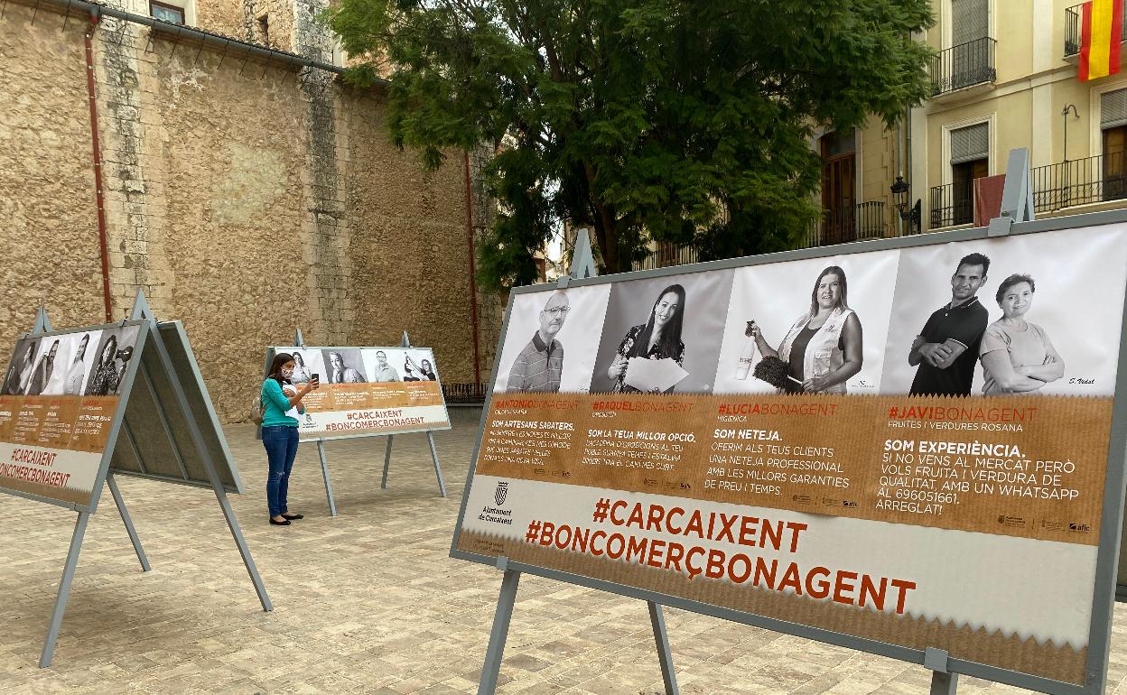 Carteles que conforman la campaña de promoción al comercio local. 