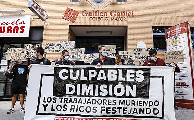 Concentración de estudiantes ante el Galileo Galilei de Valencia