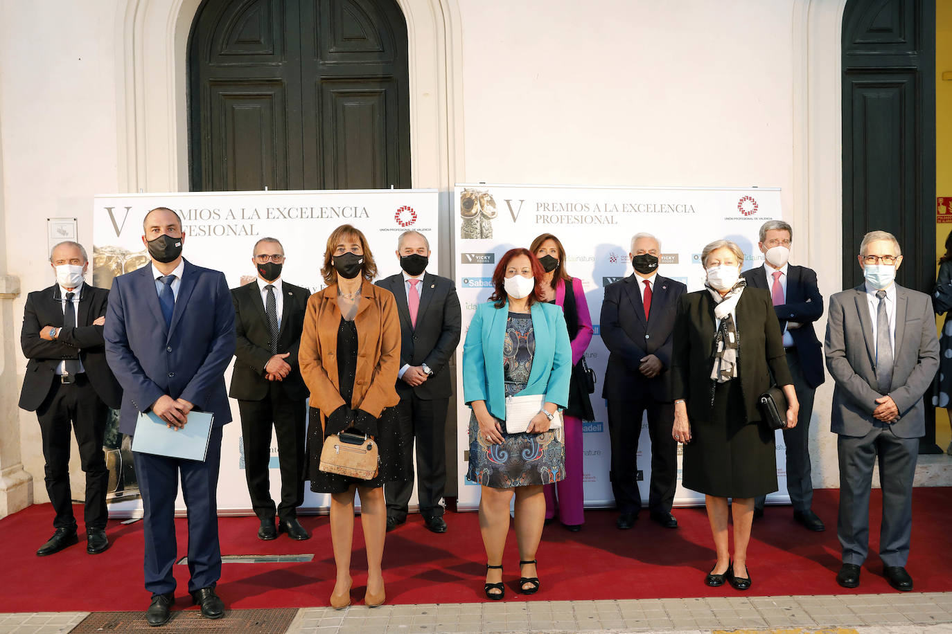 Este reconocimiento contribuye a esa defensa del buen hacer, de la ética profesional, que se persigue desde nuestros colegios profesionales", ha afirmado la presidenta. Asimismo, ha dado la enhorabuena a los premiados, quienes sin duda "merecéis este Premio por todo lo que representa y que vosotros reunís: la Excelencia Profesional", ha finalizado Borja.