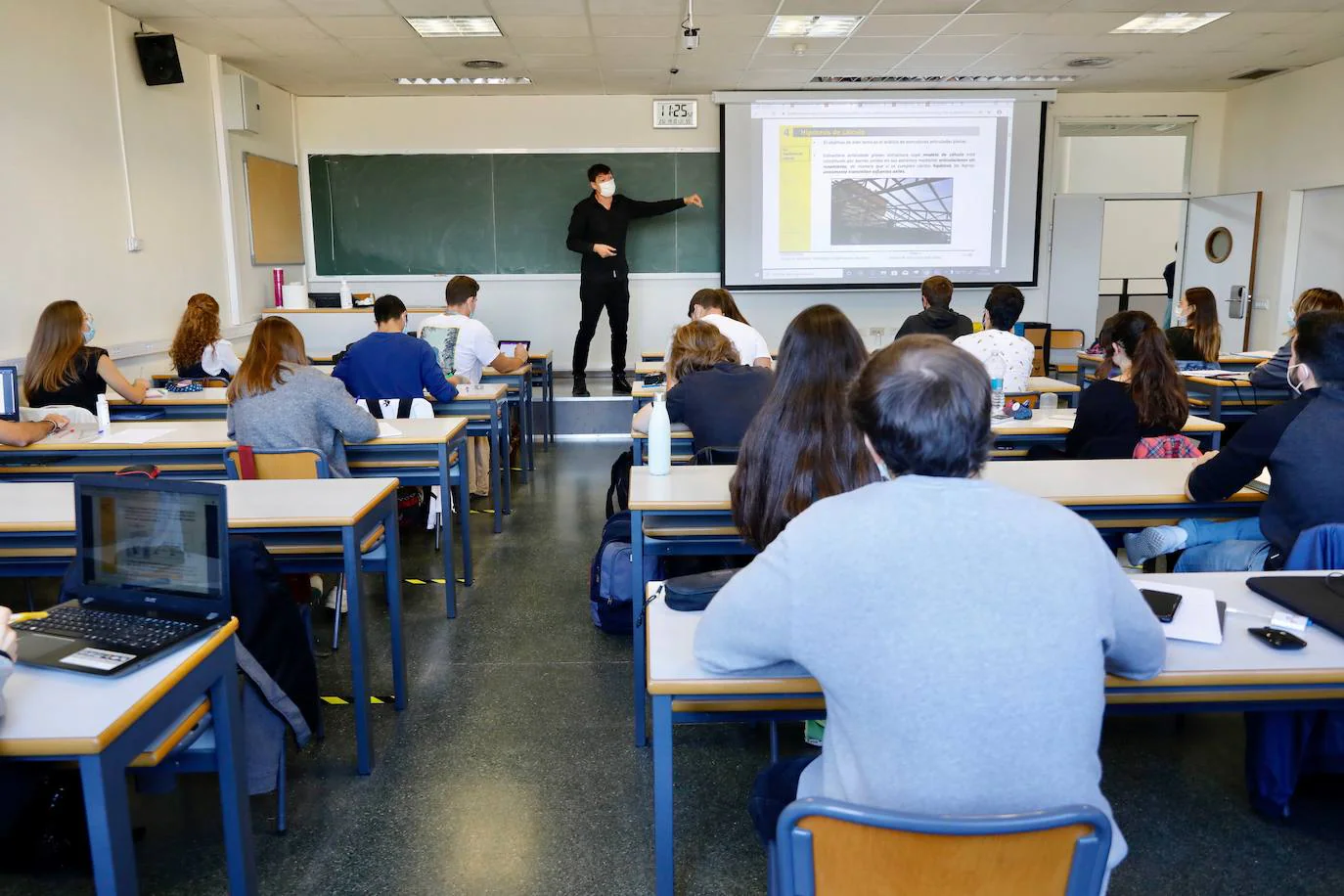 La Politécnica recupera las clases presenciales tras dos semanas suspendidas debido al contagio masivo por coronavirus