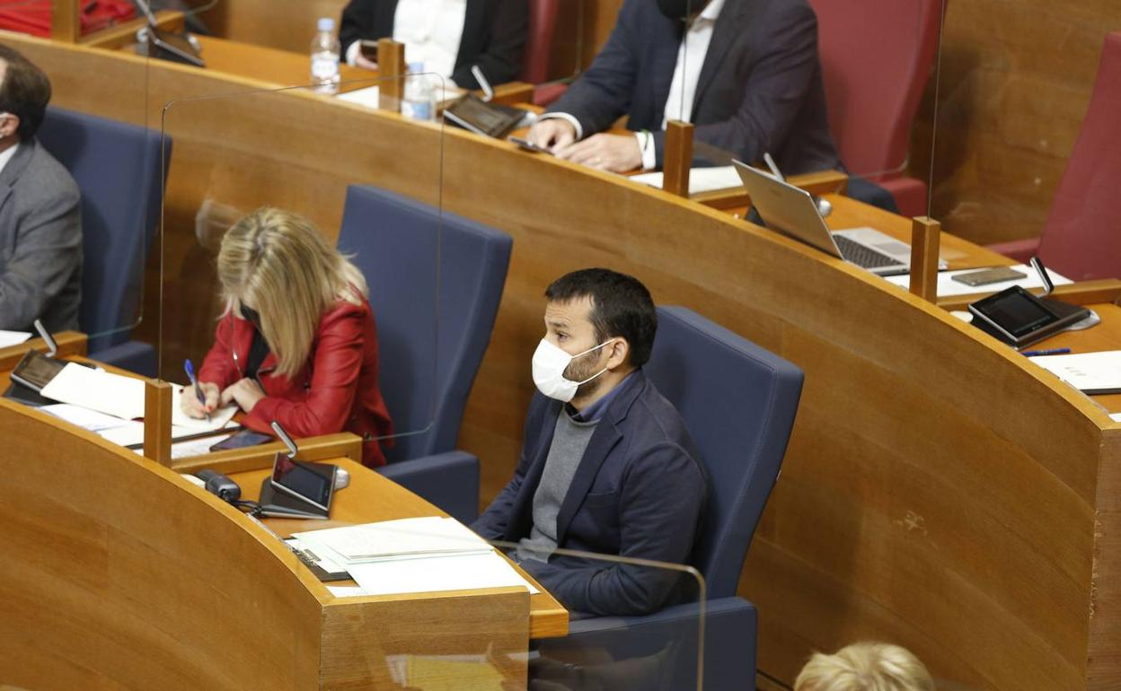 El conseller de Educación, Vicent Marzà, en Les Corts. 