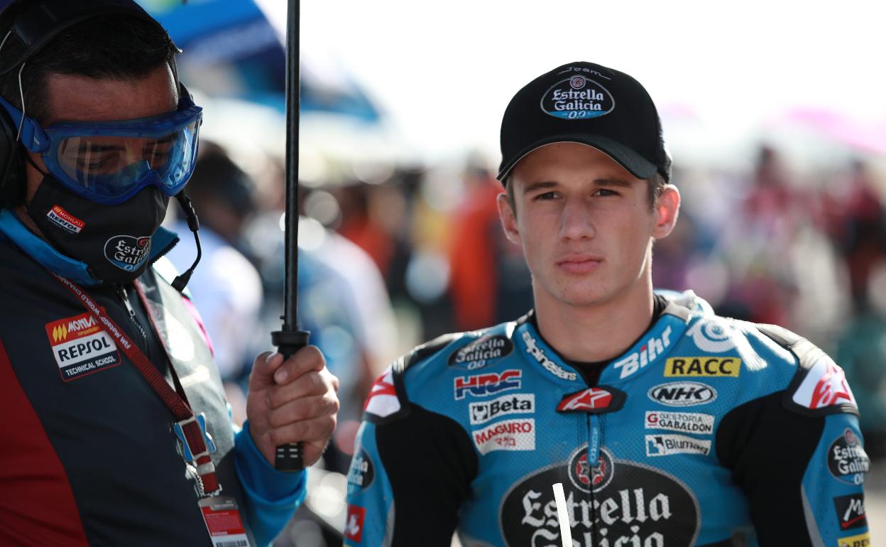 Sergio García Dols, concentrado en la parrilla de salida antes de un GP de esta temporada. 