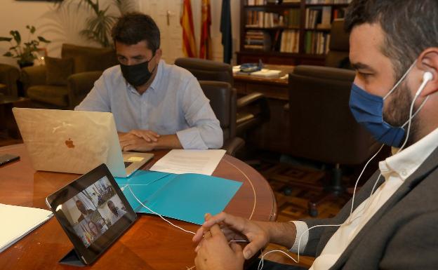 Reunión entre dirigentes y agentes turísticos de Alicante y Málaga, este viernes. 