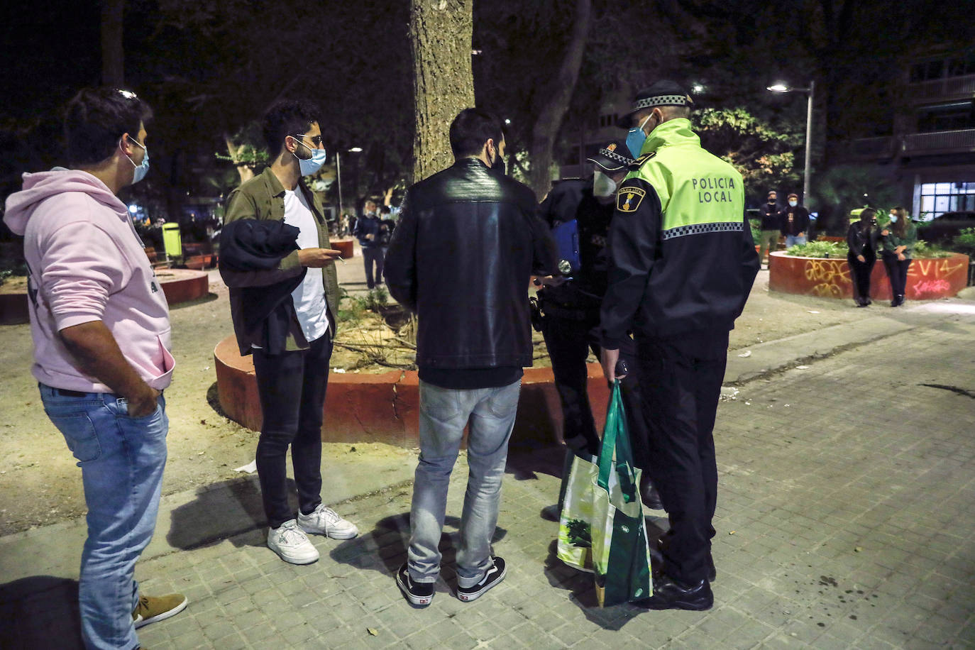 Fotos: Botellón en Valencia días antes de decretarse el toque de queda