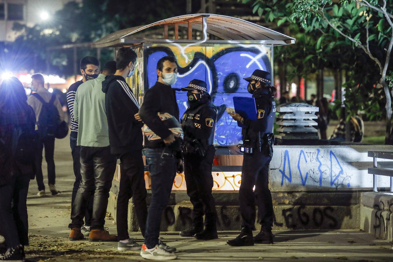 Fotos: Botellón en Valencia días antes de decretarse el toque de queda