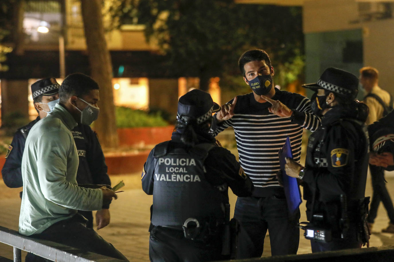 Fotos: Botellón en Valencia días antes de decretarse el toque de queda