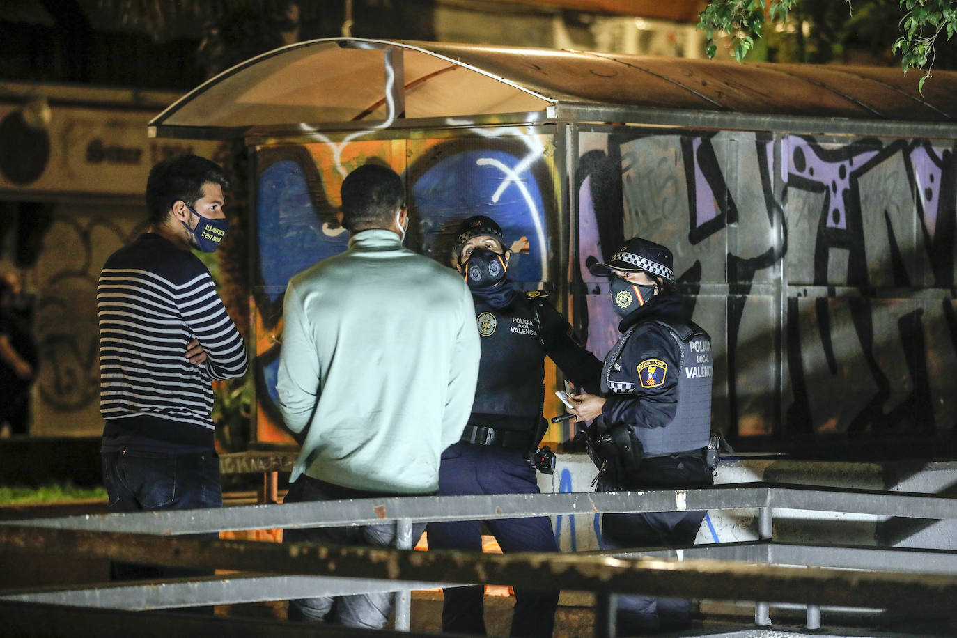 Fotos: Botellón en Valencia días antes de decretarse el toque de queda