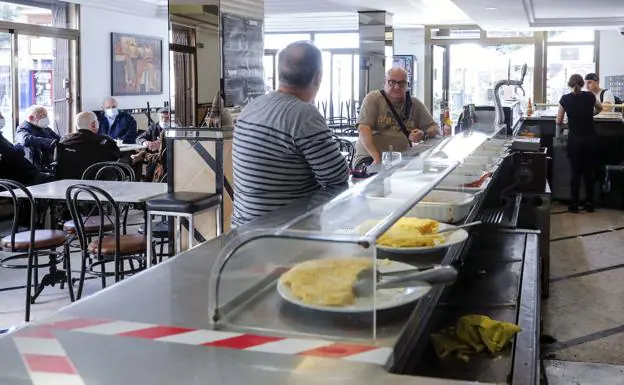 Bares y restaurantes sólo podrán servir en mesas de seis personas como máximo