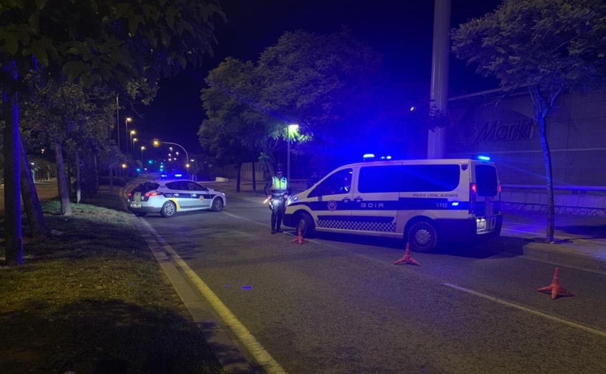 Imagen de uno de los controles de tráfico de la última madrugada en Alicante. 