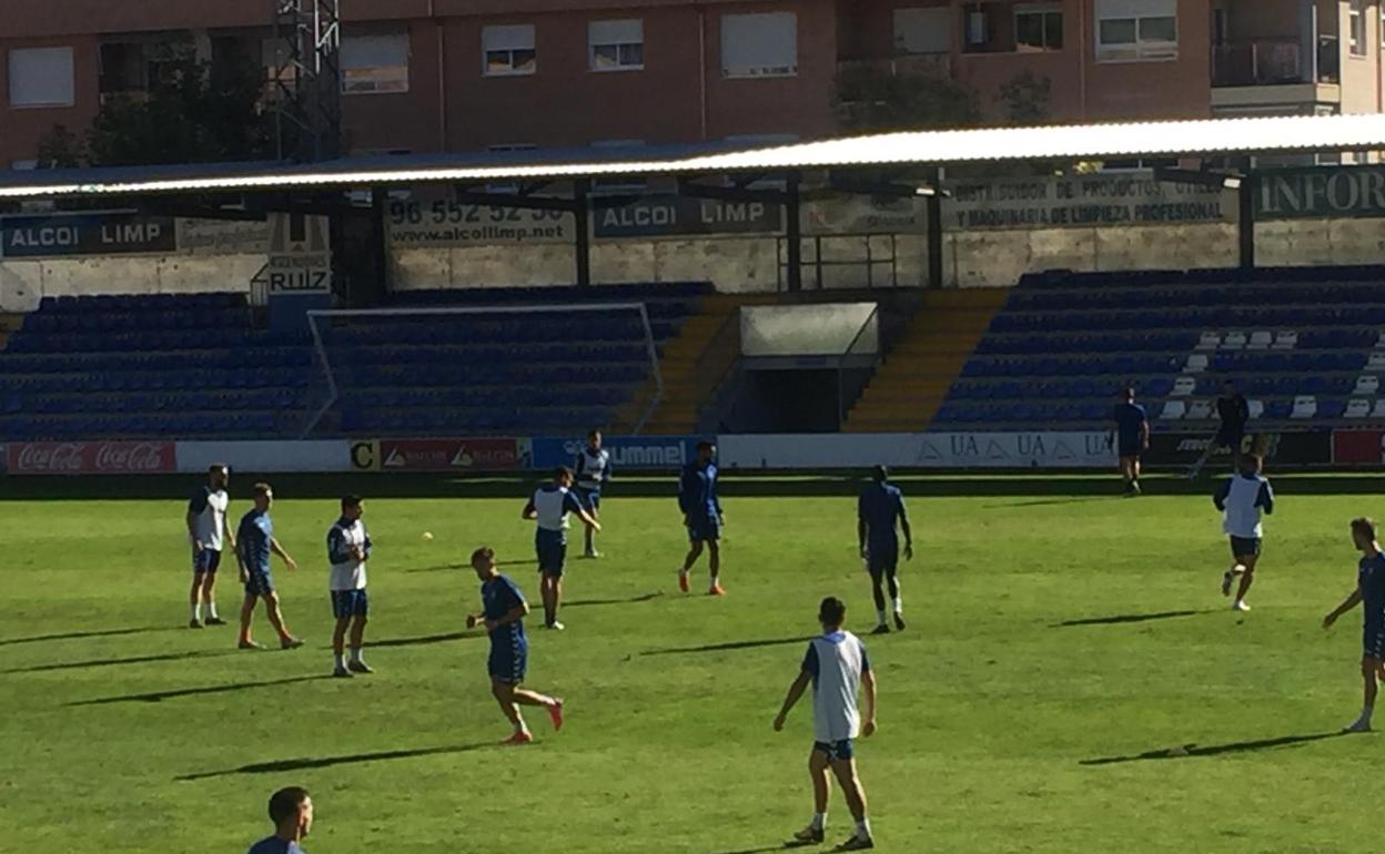 La plantilla del Alcoyano suspende los entrenamientos del primer equipo. 