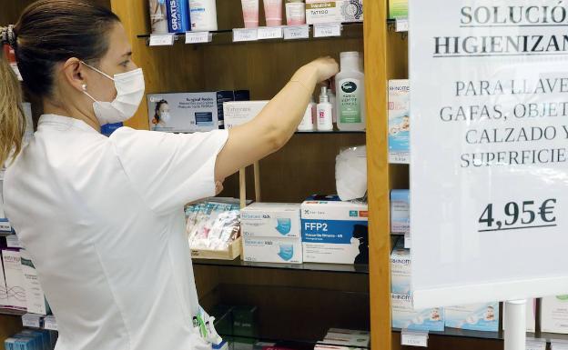 Las farmacias hacen listas de espera ante la escasez de vacunas para la gripe