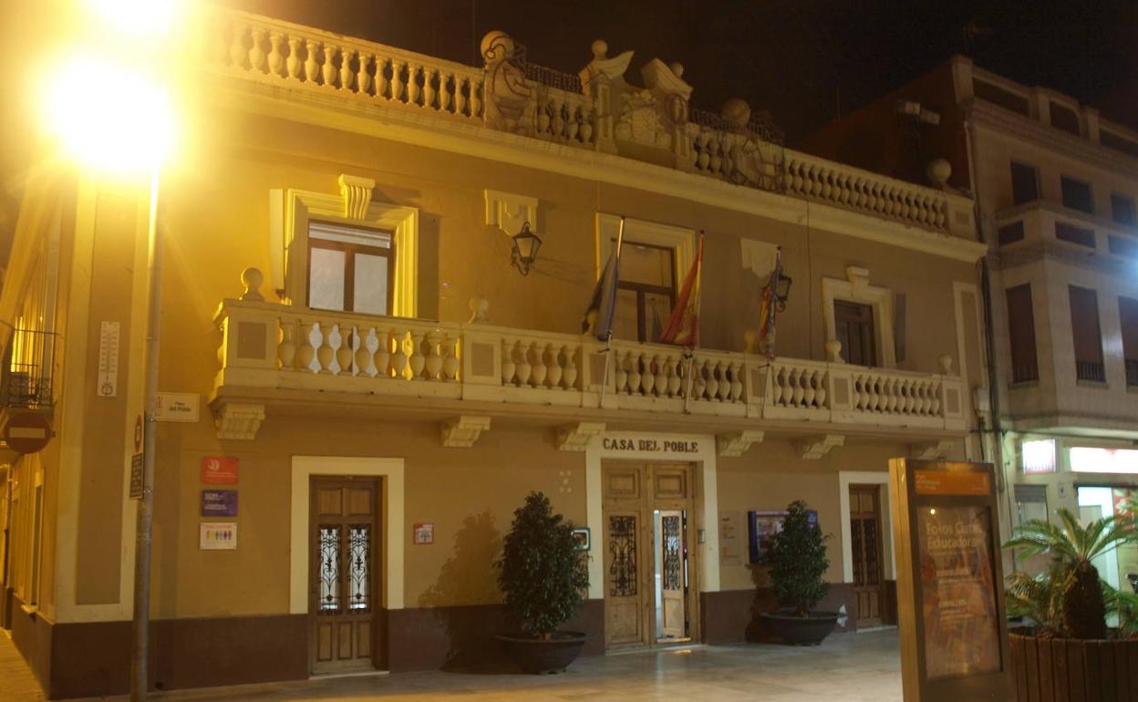 El ayuntamiento del municipio. 