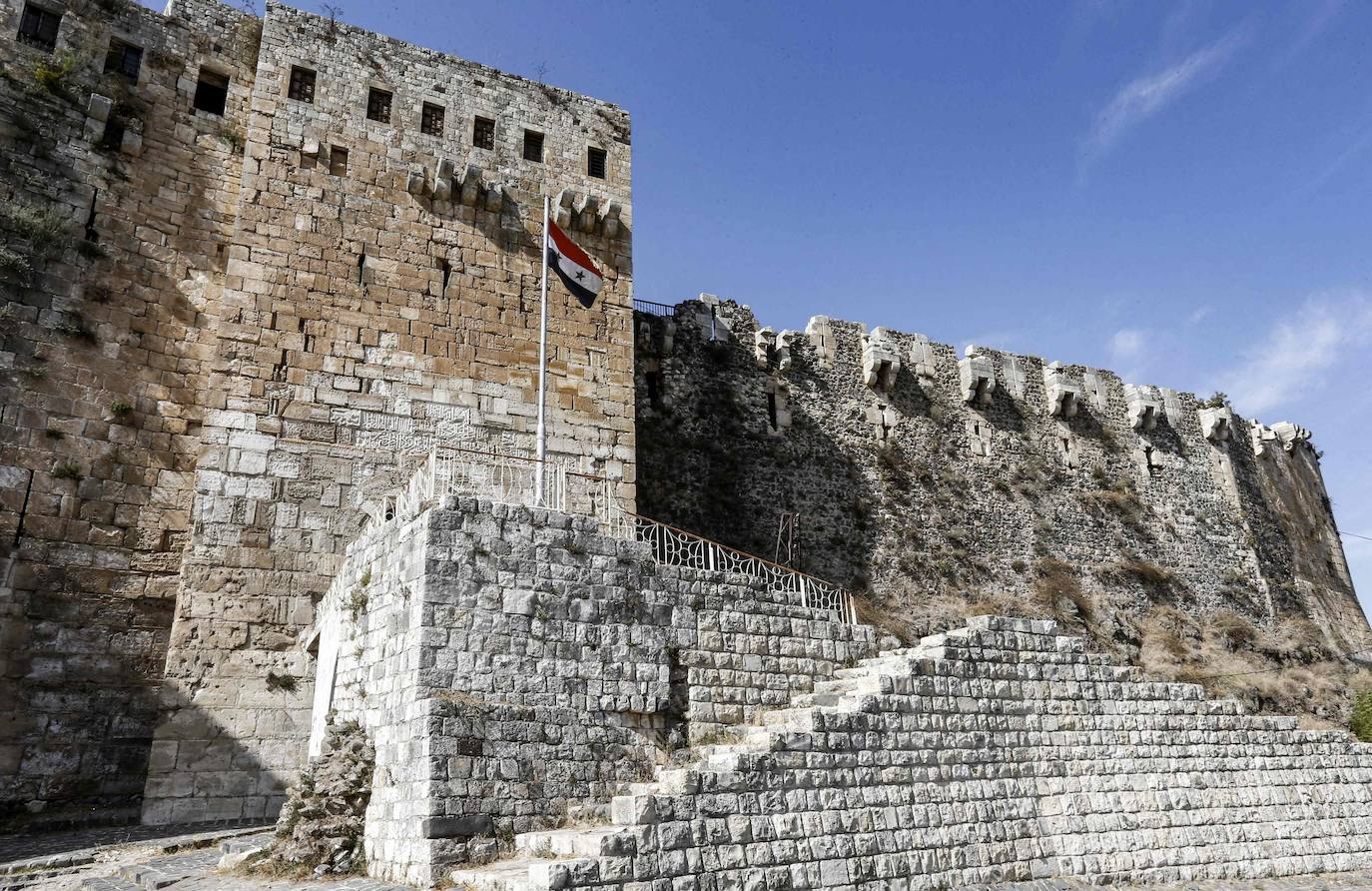 La fortaleza fue dañada por bombardeos durante la contienda. 