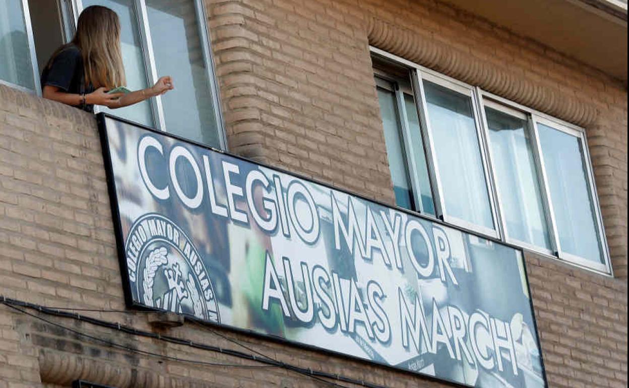 Residente en el colegio mayor Ausias March. 