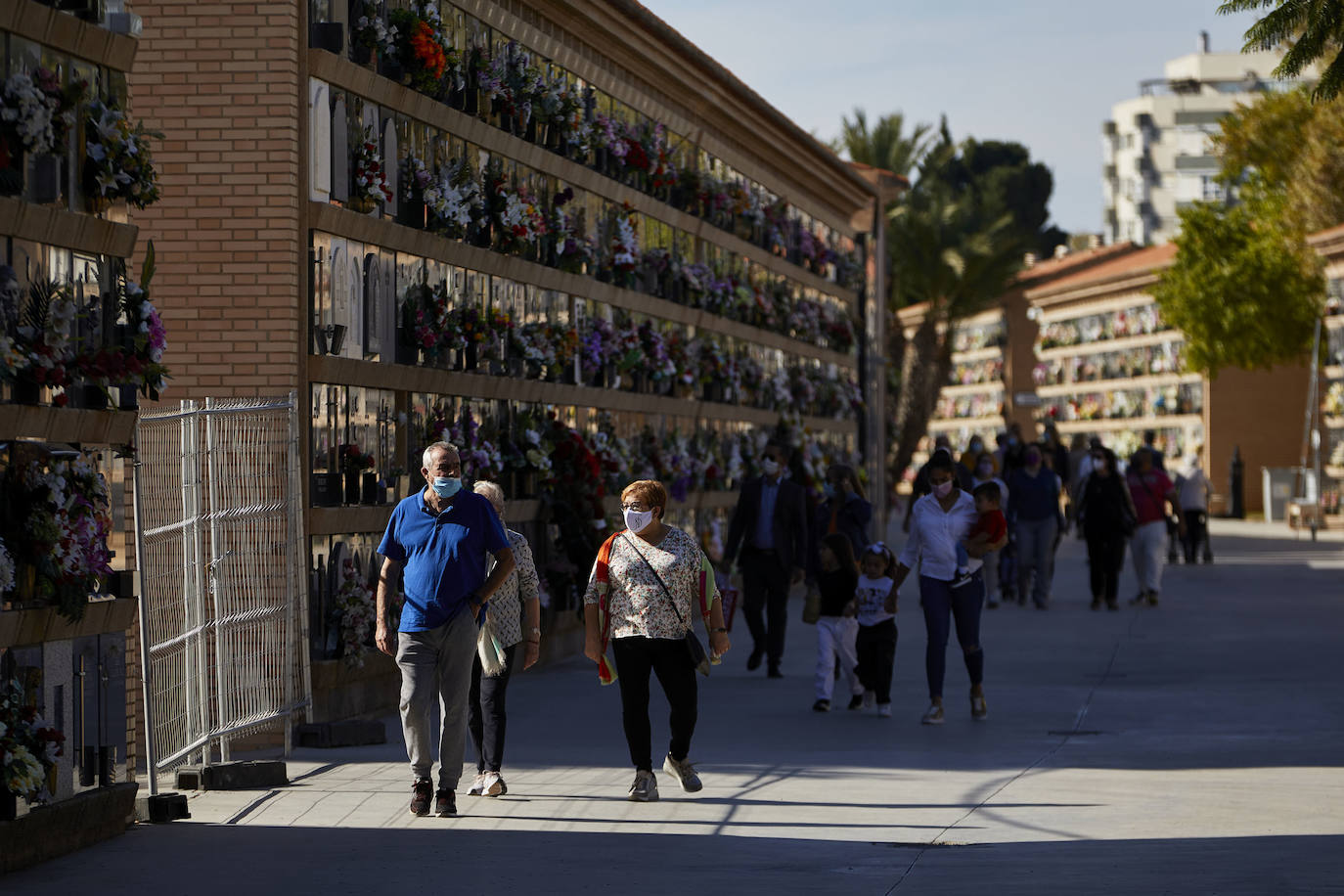 Fotos: Fotos del día de Todos los Santos en los cementerios de Valencia