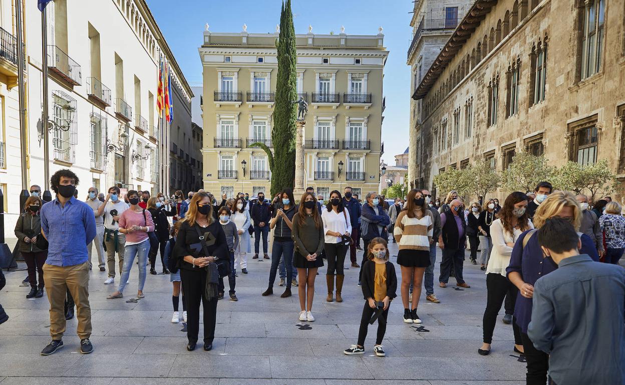 Un momento del acto junto al Palau de la Generalitat. 