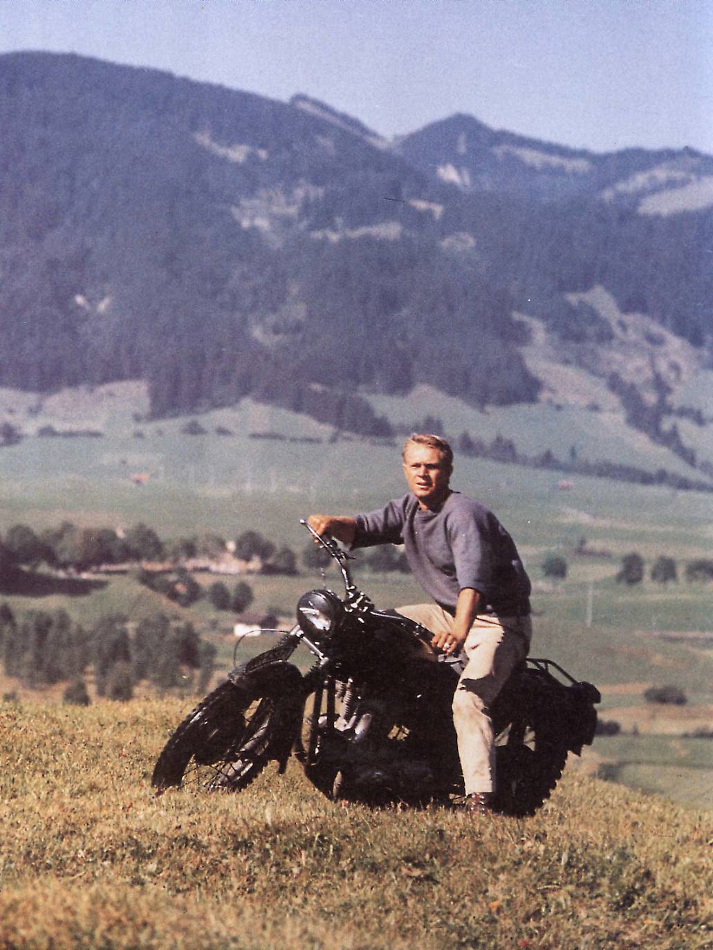 5.- 'LA GRAN EVASIÓN' | Steve McQueen, uno de los aficionados de las motos más famosos del mundo, protagonizó 'La gran evasión' junto a una Triumph Trophy TR6.