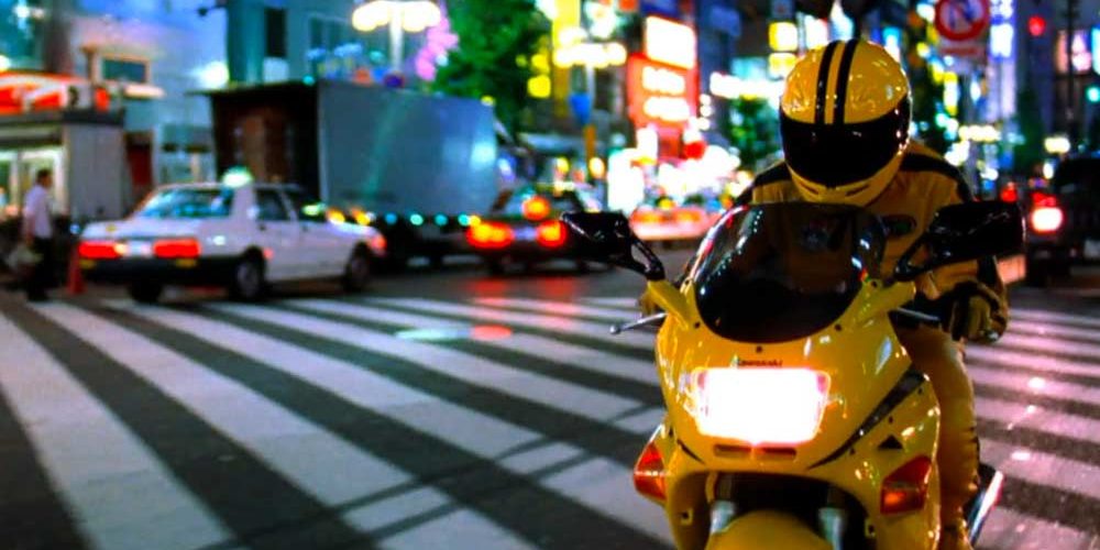 9.- 'KILL BILL' | La Kawasaki ZZR 250 con la que Uma Thurman recorre Tokio en busca de O’Ren’Ishii (Lucy Liu) se ha convertido en una de las motos más famosas del séptimo arte.