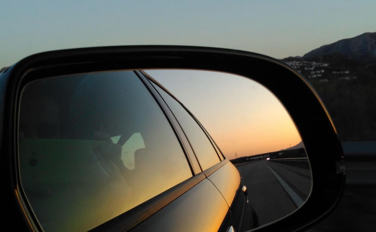 ¿Cómo evitar los mareos en el coche?