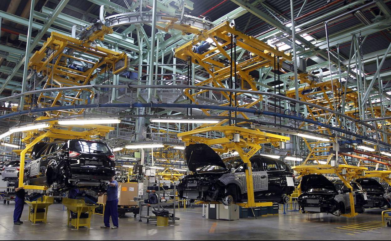 Cadena de montaje de la factoría de Ford en Almussafes a pleno rendimiento. 