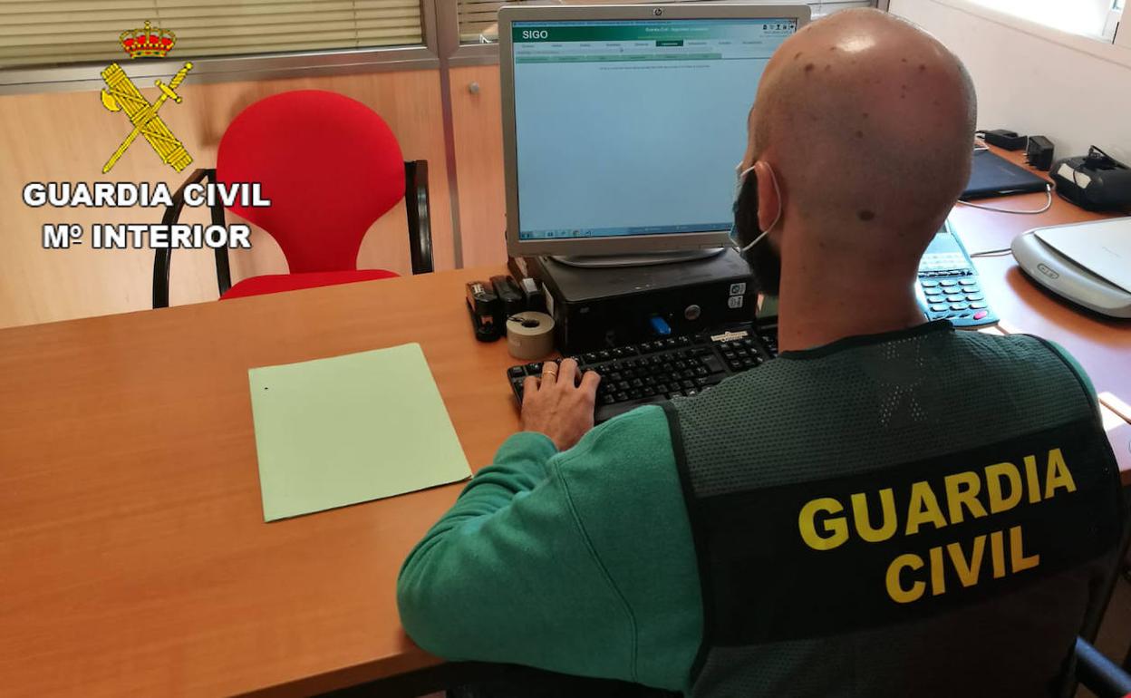 Un agente de la Guardia Civil. 