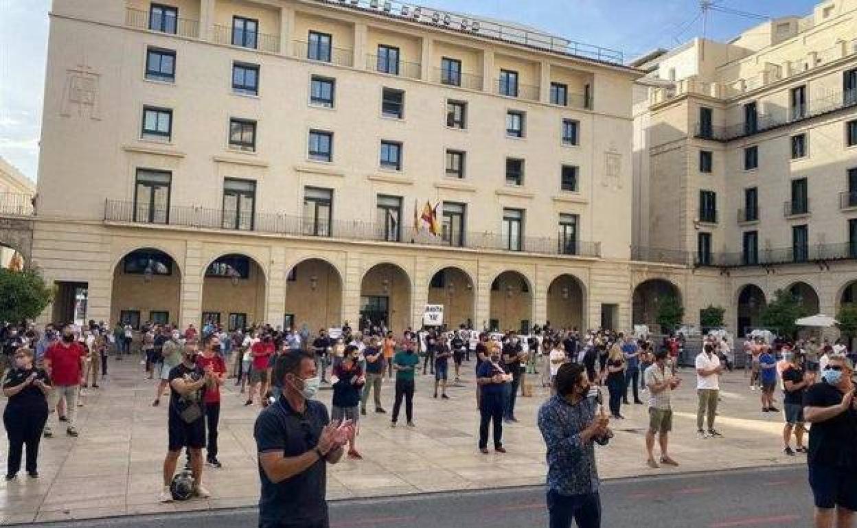 Reciente manifestación de los empresarios de hostelería y ocio de Alicante. 