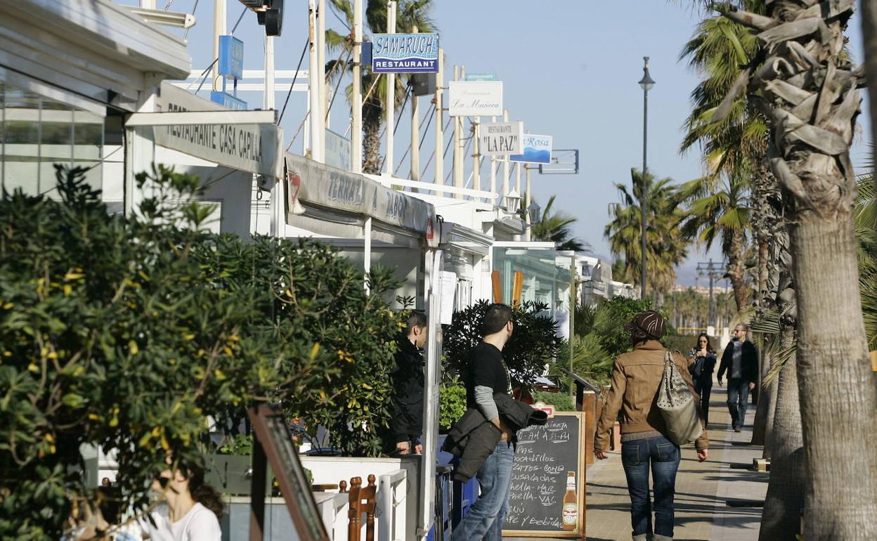 Una parte de los locales del paseo de Neptuno. 