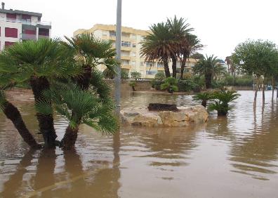 Imagen secundaria 1 - Calles anegadas en Dénia. 