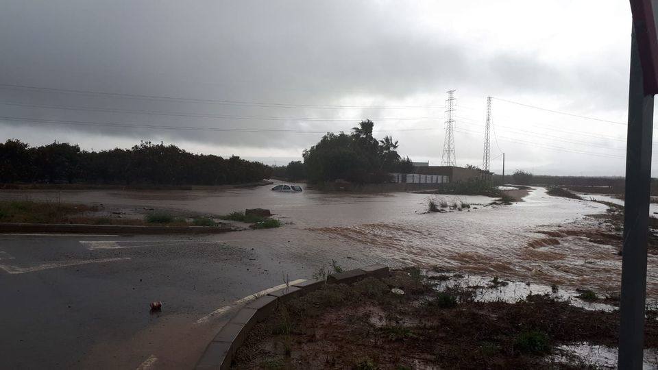 Barranc de Benimodo desbordado en el término de l'Alcúdia